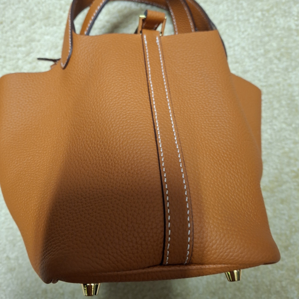 Elegant Tan Leather Handbag